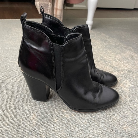 Micheal Kors black leather booties - Picture 2 of 5